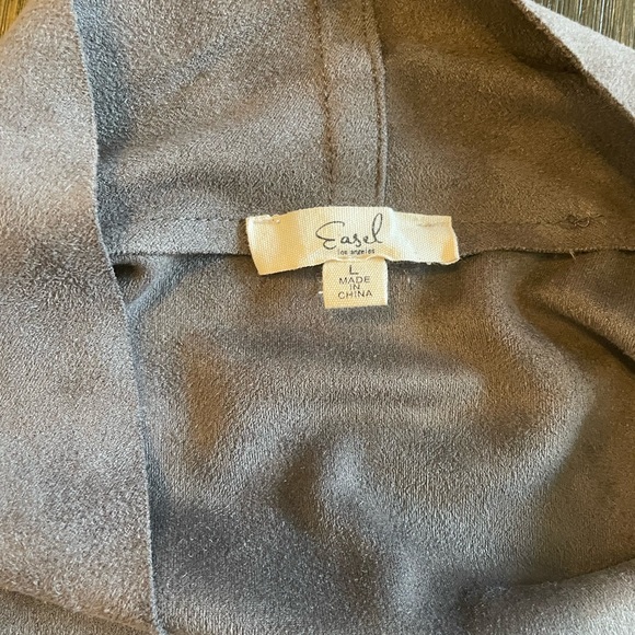 Like new super soft suede-like jacket. Size Large - Picture 4 of 5